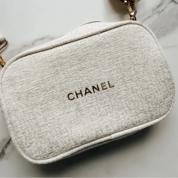 Chanel Beaute as Crossbody - Picture 10 of 10